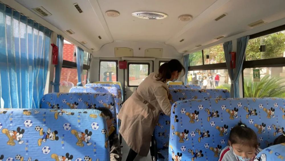 為愛護(hù)航，安全抵達(dá)——我校附屬幼兒園校車安全演練活動(dòng)