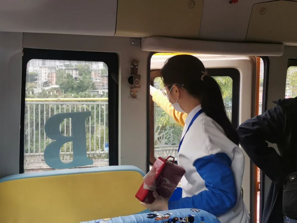 為愛護(hù)航，安全抵達(dá)——我校附屬幼兒園校車安全演練活動(dòng)