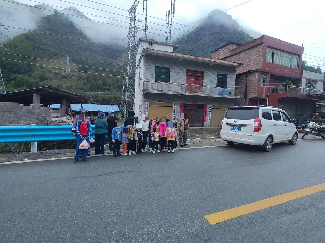 非法營(yíng)運(yùn)“黑校車”，貴州一駕駛員被依法判刑！