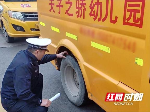 開學在即！古丈縣多部門聯(lián)合開展校車安全大檢查
