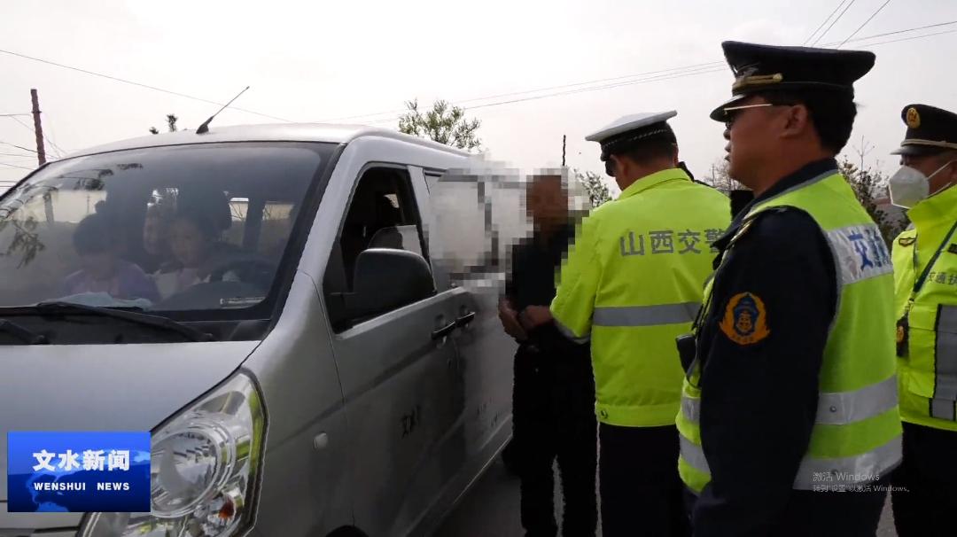 縣交通、交警部門聯合查處一起非法超員“無證校車”