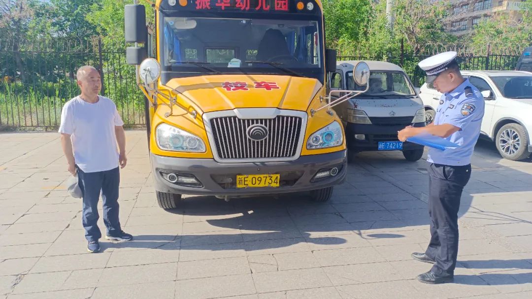 護航學子路，嚴查校車安全行——博樂公安交警持續開展校車安全大檢查