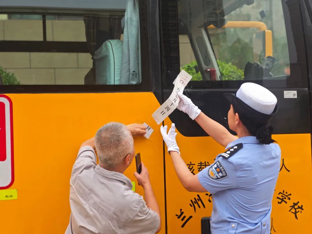 護(hù)航開學(xué)季 | 蘭州公安交警強化校車安全“大檢查”，擰緊學(xué)生出行“安全閥”