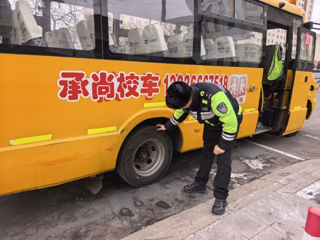 開學季（三）| 東風大隊開展校車及校園周邊交通安全隱患大排查