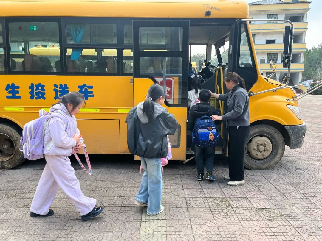 為愛護航 校車安全伴我行 | 2026年雛飛小學校車安全演練