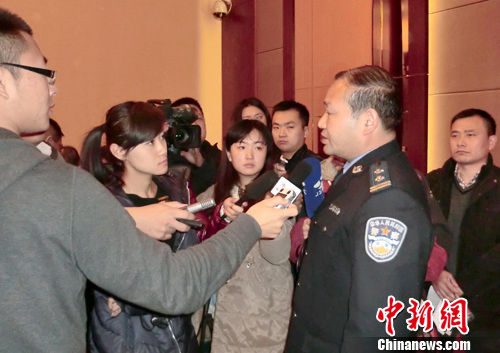 江蘇豐縣政府舉行校車側(cè)翻事故發(fā)布會(huì)（2）