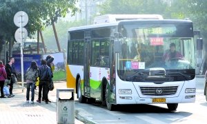 年末通知沒(méi)校車 明天開(kāi)學(xué)孩子們不知怎么上學(xué)