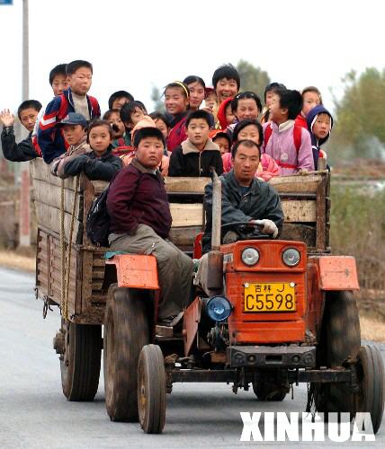 《天聲一隊(duì)》“愛心校車”公益項(xiàng)目簡介