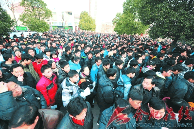 高?！捌鈶稹睍r事新聞多 校車安全成考題