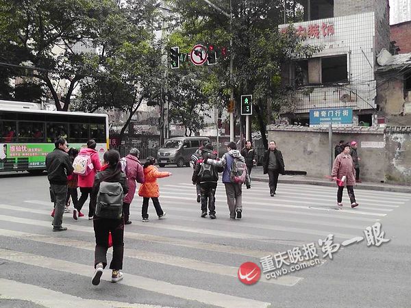 儲奇門平臺為校車護航 積極開展天使護衛(wèi)行動