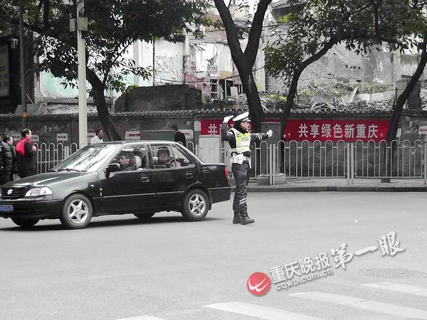 儲奇門平臺為校車護航 積極開展天使護衛(wèi)行動