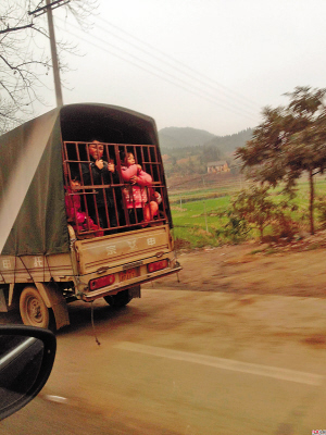 新校車(chē)，哪兒去了?(圖)