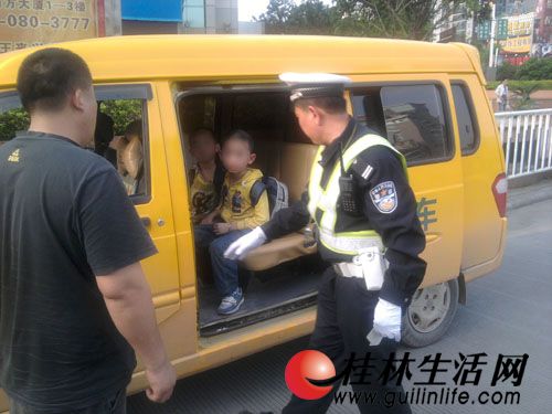 《校車(chē)安全管理?xiàng)l例》出臺(tái)  桂林司機(jī)和學(xué)校反應(yīng)慢半拍
