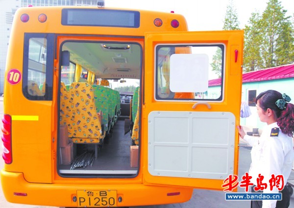 城陽區(qū)學生坐校車每月70元 惠及2000多名學生