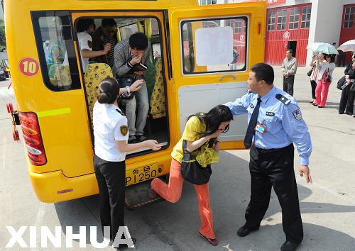 青島：“護校安園”改善校車出行環(huán)境