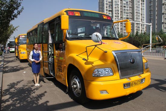 青島民辦學(xué)校校車擬收20元/天 教育局稱不干預(yù)