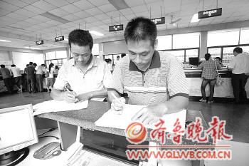 校車駕駛員今年得申請(qǐng)路線
