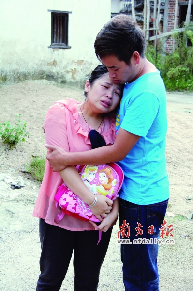 偏遠(yuǎn)鄉(xiāng)鎮(zhèn)幼兒園校車普遍超載 小孩擠一點比較安全?