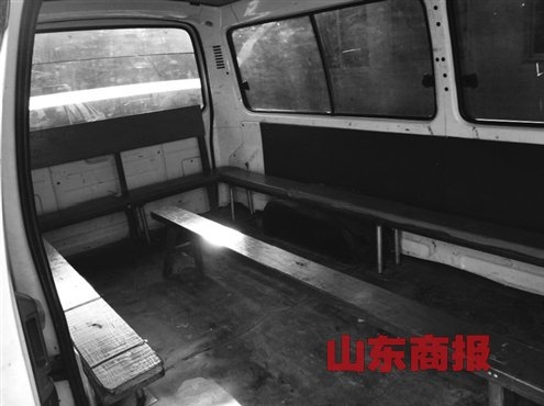 濟(jì)南最牛超載校車 核載5人塞進(jìn)21名小學(xué)生