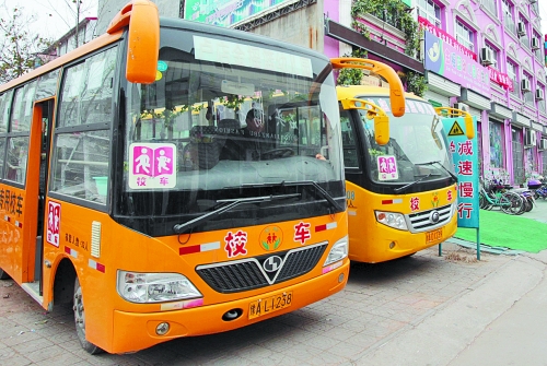 鄭州備案校車僅985輛 缺錢、缺路權(quán)難題急需解決