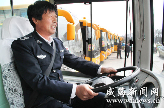 35輛嶄新校車運(yùn)抵榮成