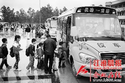 天長(zhǎng)購(gòu)置98輛“大鼻子”校車(chē)