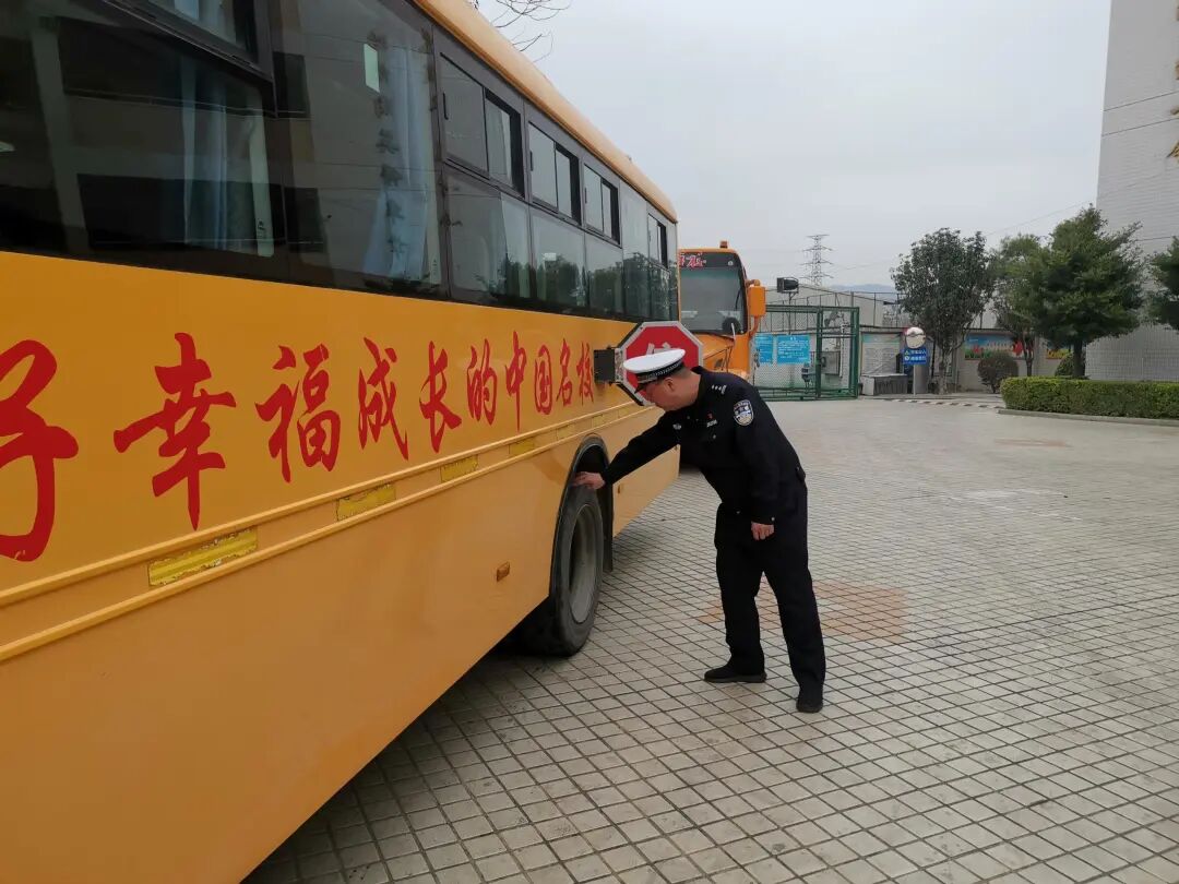 護航開學季｜嚴把校車“安全關” 筑牢護學平安路