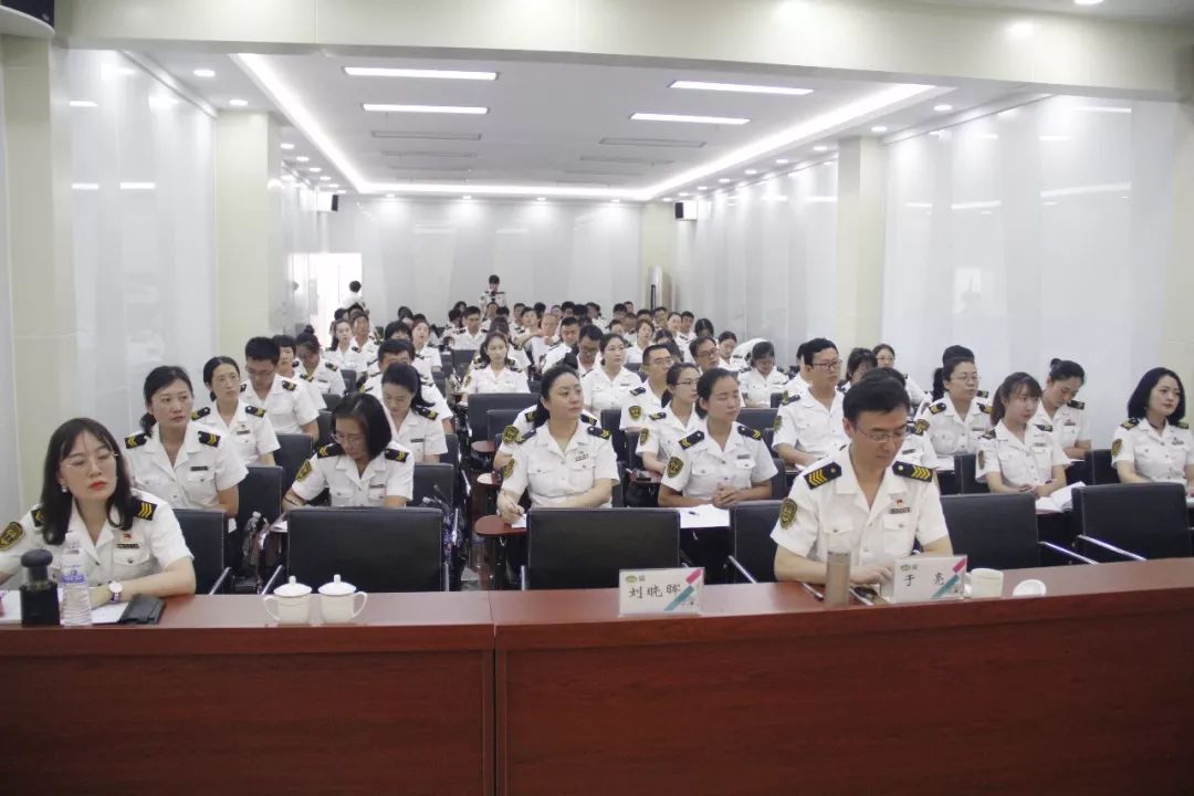 “不忘初心 錘煉匠心”系列活動之六——交運溫馨校車公司舉行“不忘初心、錘煉匠心”企業(yè)管理專題培訓(xùn)