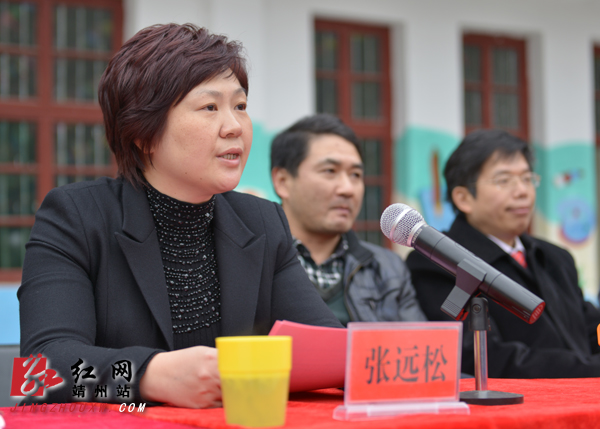 湖南；“大鼻子”校車滿載愛心開進靖州巖灣小學