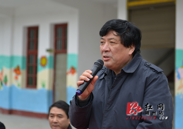 湖南；“大鼻子”校車滿載愛心開進靖州巖灣小學