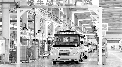 馬上要交付給滎陽各學(xué)校的新國標(biāo)校車。