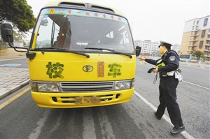 深圳:無許可證校車接送學(xué)生被罰1萬