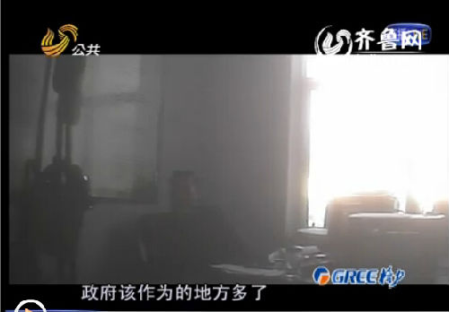 德州:違規(guī)校車被取締學(xué)生無車上學(xué)校方稱沒資金買