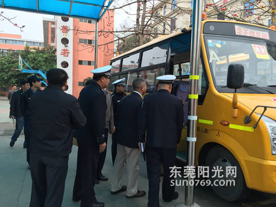 塘廈：交警嚴(yán)查校車九類違法行為