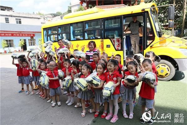 強(qiáng)化幼兒園校車(chē)安全培訓(xùn)，預(yù)防夏季高溫突發(fā)事件