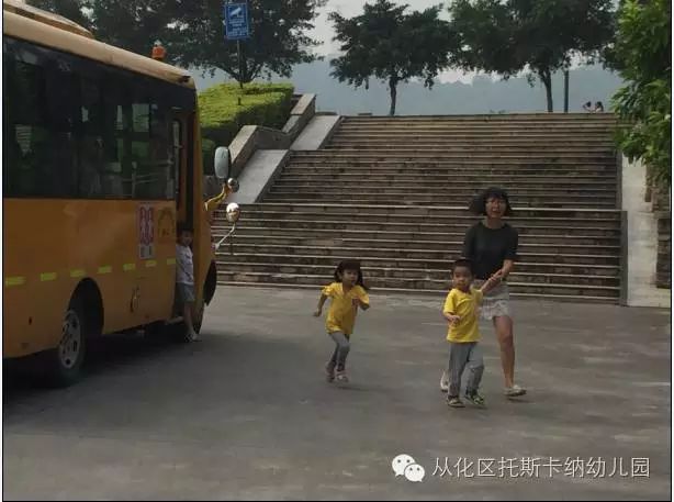幼兒園校車被追尾安全演練活動(dòng)在廣東某幼兒園舉行