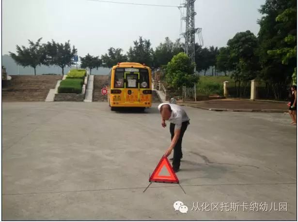 幼兒園校車被追尾安全演練活動(dòng)在廣東某幼兒園舉行