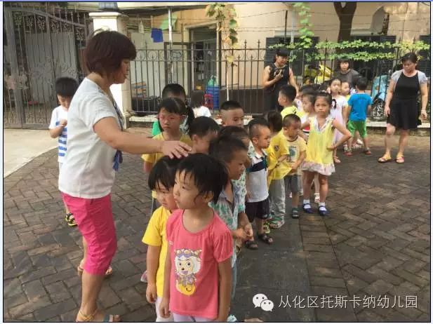 幼兒園校車被追尾安全演練活動(dòng)在廣東某幼兒園舉行