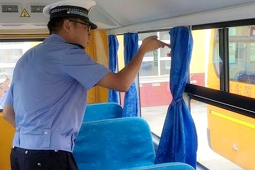 四川羅江交警巡邏一中隊繼續(xù)加強校車安全管理工作