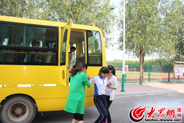 山東姜樓鎮(zhèn)實驗小學(xué)：校車安全不是說說而已