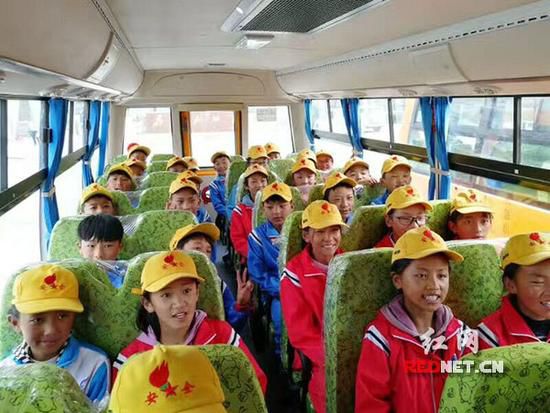 長沙愛心企業(yè)向貢嘎捐贈校車 結(jié)束當(dāng)?shù)責(zé)o專用校車歷史