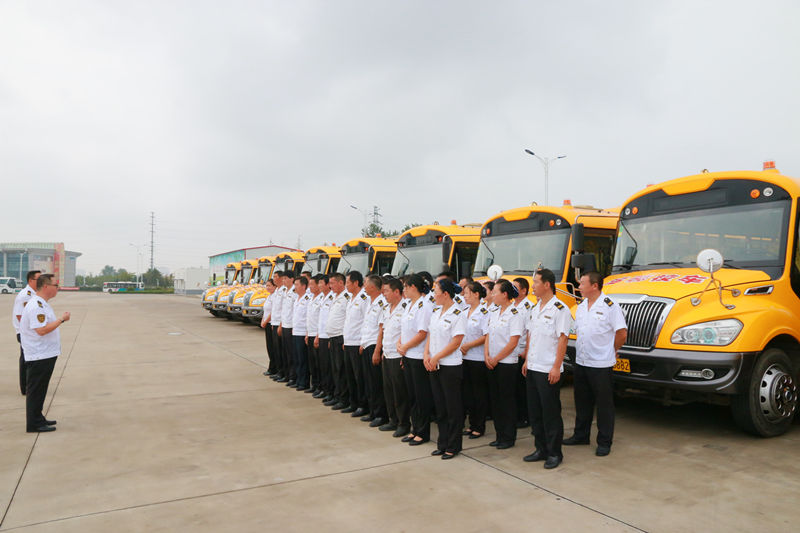 青島西海岸新區(qū)271輛校車完成“體檢”迎開學