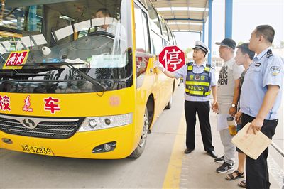河北：新學期開學之際 如何擰緊校車安全“閥門”？