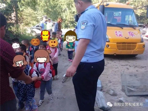河南南陽(yáng)：前后查獲兩輛超員幼兒園校車(chē)均來(lái)自統(tǒng)一學(xué)校