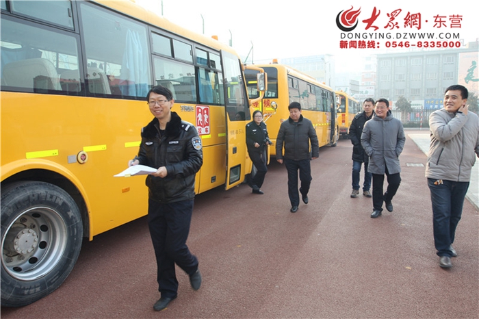 山東省東營區(qū)三中積極迎接校車檢查確保學生安全出行