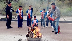 校車“起火”！內(nèi)江這所學校的孩子們都沒慌亂...