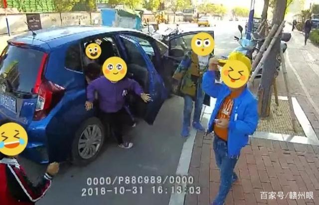贛州查獲一轎車嚴(yán)重超載，罰款兩萬，核載5人，實(shí)載客12人！