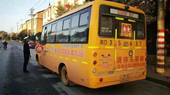 為保障學生乘車安全 衡東交警開展校車大排查行動