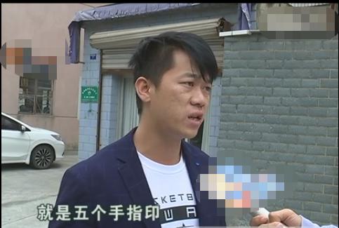孩子校車上被打耳光，父親找到學校要說法，校長：老師心情不好