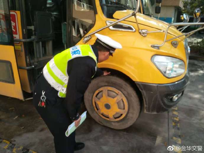 金華：確保冬季校車安全行駛